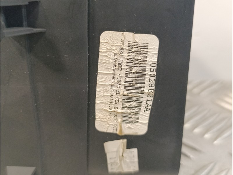 Recambio de rejilla aireadora para chrysler grand voyager 2.8 crd cat referencia OEM IAM 05028821AA  