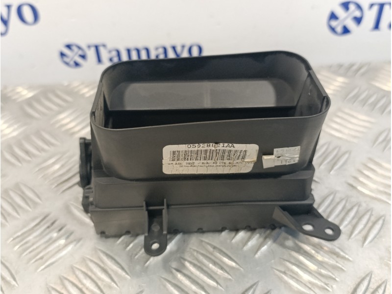 Recambio de rejilla aireadora para chrysler grand voyager 2.8 crd cat referencia OEM IAM 05028821AA  