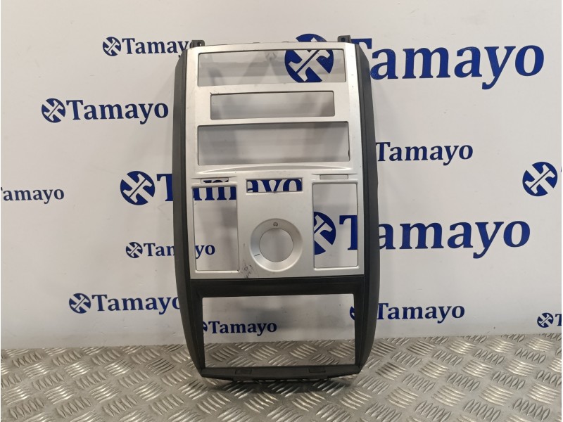 Recambio de moldura para chrysler grand voyager 2.8 crd cat referencia OEM IAM 1DR161DVAB  