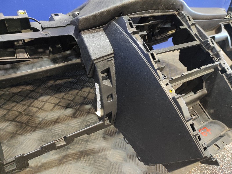 Recambio de salpicadero para peugeot 207 cc 1.6 16v referencia OEM IAM 9650086677  