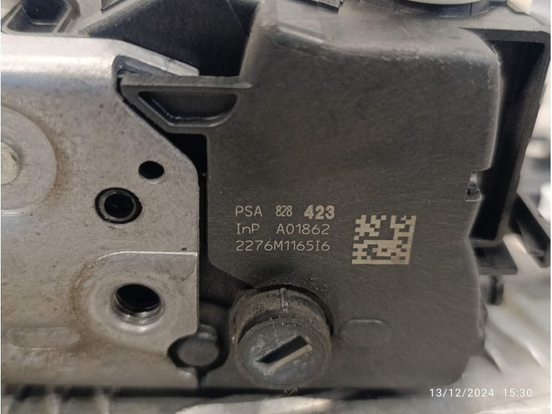 Recambio de cerradura puerta corredera derecha para peugeot partner teppe referencia OEM IAM 828423  A01862