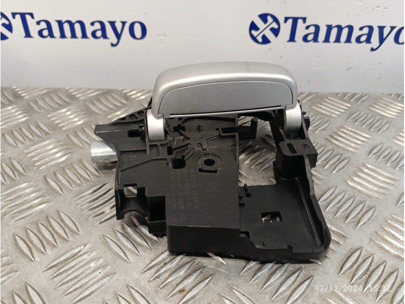 Recambio de maneta interior lateral derecha para peugeot partner teppe referencia OEM IAM 9682100677 9685484177 9682100877