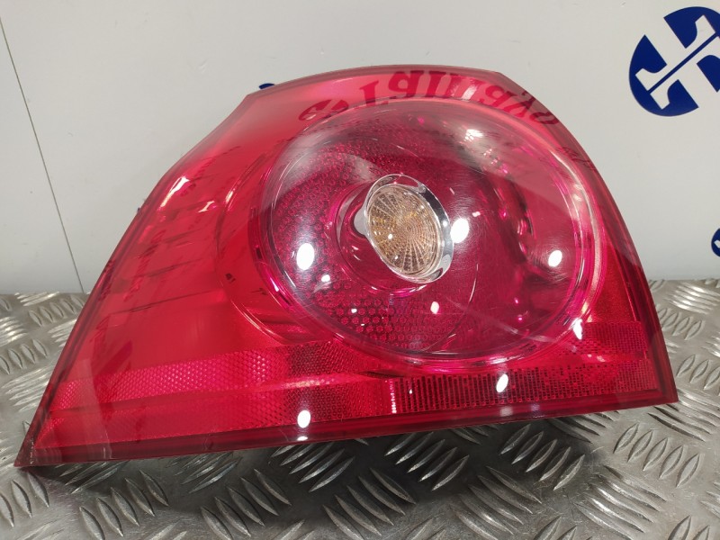 Recambio de piloto trasero izquierdo para volkswagen golf v berlina (1k1) 1.9 tdi referencia OEM IAM 1K6945095AC  89031704