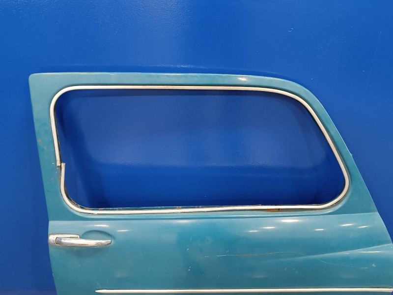 Recambio de puerta delantera derecha para seat 600 referencia OEM IAM   