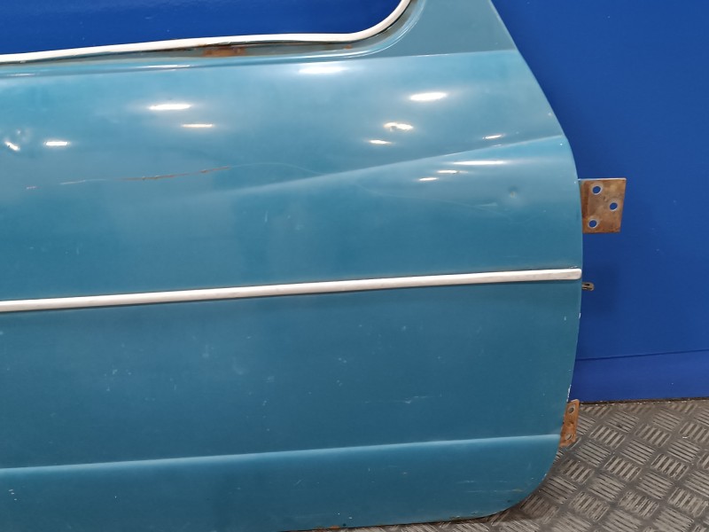 Recambio de puerta delantera derecha para seat 600 referencia OEM IAM   