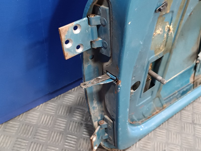 Recambio de puerta delantera derecha para seat 600 referencia OEM IAM   