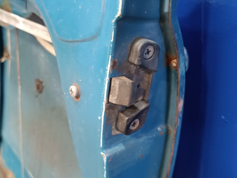 Recambio de puerta delantera derecha para seat 600 referencia OEM IAM   