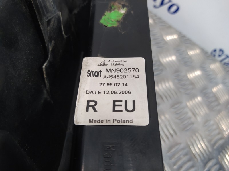 Recambio de piloto trasero derecho para smart forfour 1.3 cat referencia OEM IAM A4548201164  