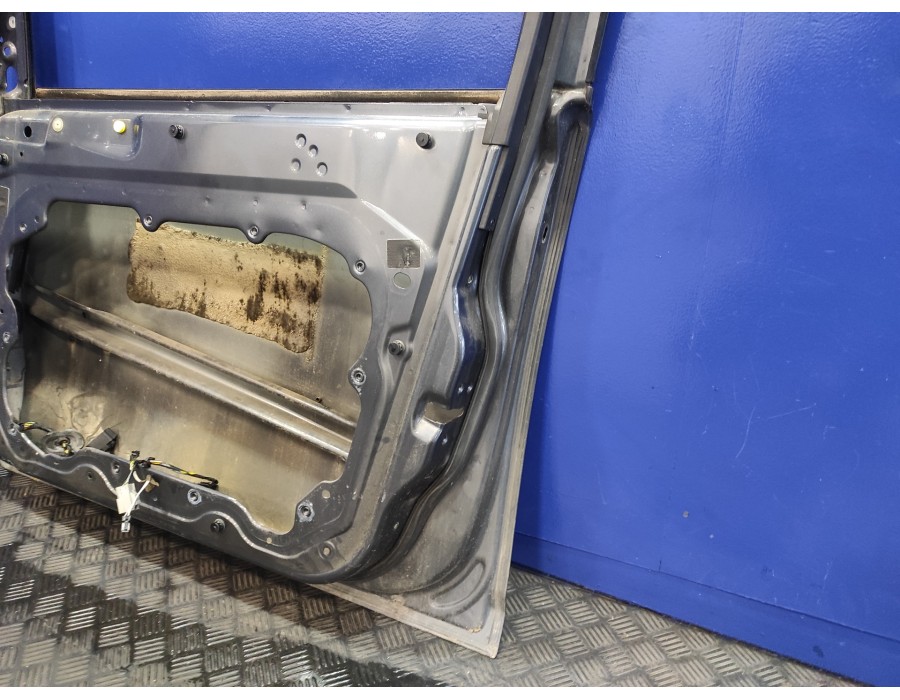Recambio de puerta delantera derecha para ford focus c-max (cap) 1.6 tdci cat referencia OEM IAM   
