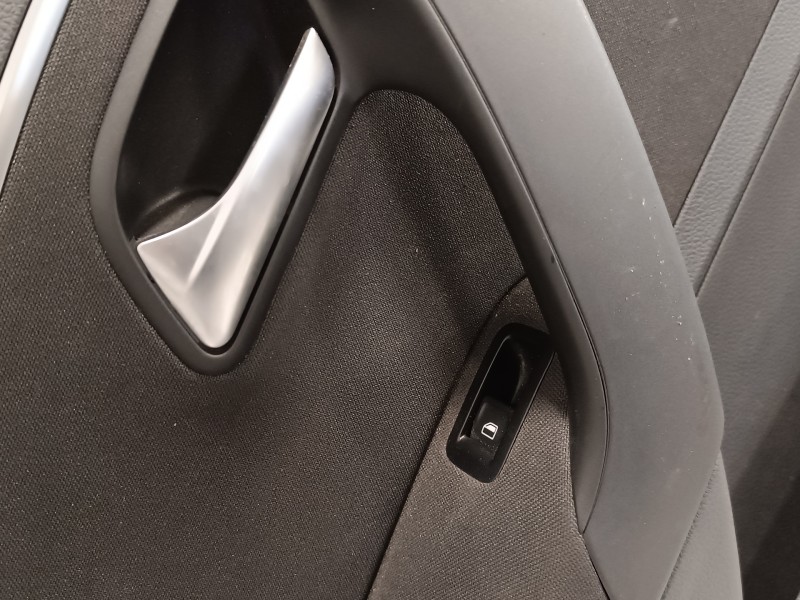 Recambio de guarnecido puerta trasera izquierda para volkswagen polo (6r1) 1.4 tdi referencia OEM IAM 6C6867011 6R6867211 6C6867