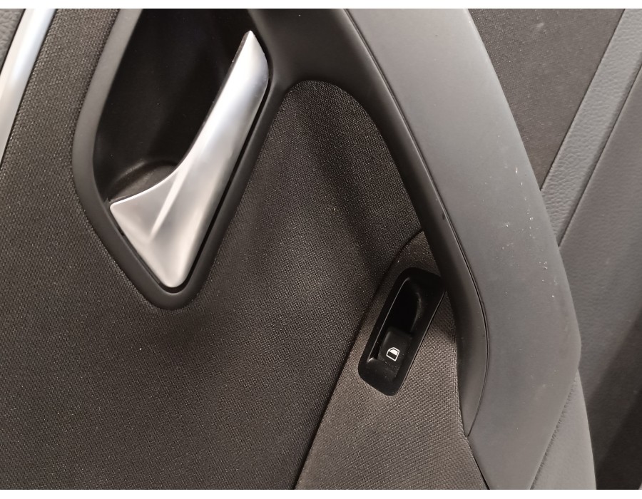 Recambio de guarnecido puerta trasera izquierda para volkswagen polo (6r1) 1.4 tdi referencia OEM IAM 6C6867011 6R6867211 6C6867