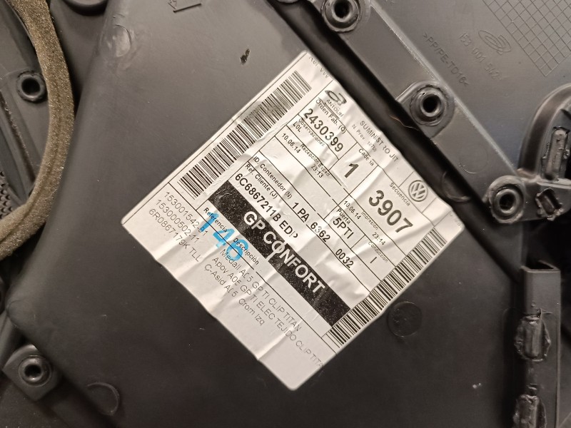 Recambio de guarnecido puerta trasera izquierda para volkswagen polo (6r1) 1.4 tdi referencia OEM IAM 6C6867011 6R6867211 6C6867