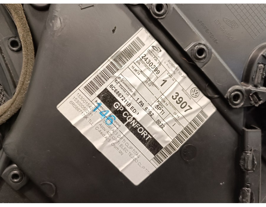 Recambio de guarnecido puerta trasera izquierda para volkswagen polo (6r1) 1.4 tdi referencia OEM IAM 6C6867011 6R6867211 6C6867