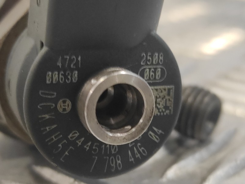 Recambio de inyector para bmw serie 1 berlina (e81/e87) referencia OEM IAM 779844604  0445110289