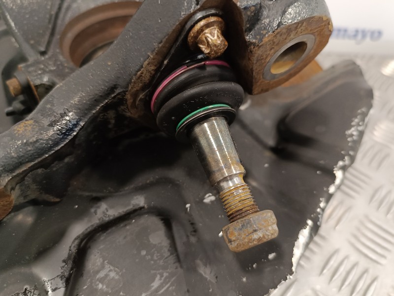 Recambio de mangueta delantera derecha para bmw x3 (e83) 2.0 turbodiesel cat referencia OEM IAM   