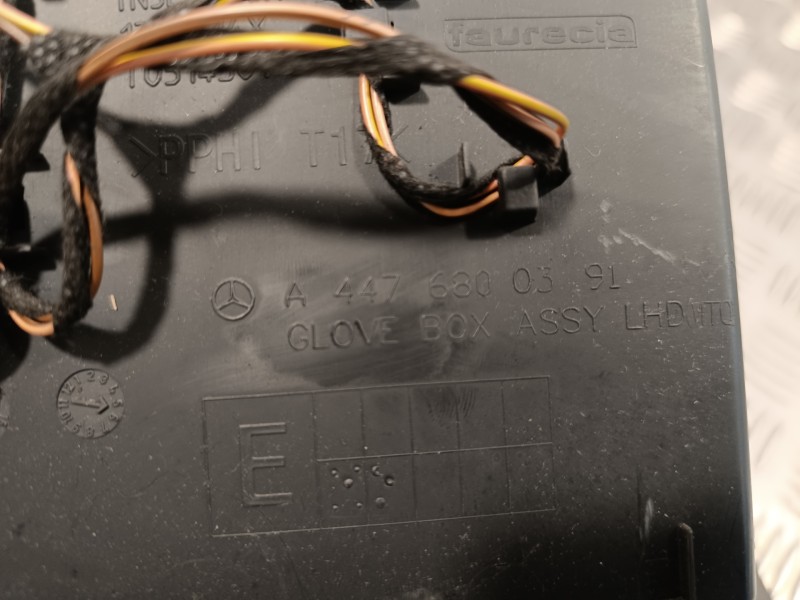 Recambio de guantera para mercedes-benz vito tourer (447) 2.1 cdi cat referencia OEM IAM A4476800391  