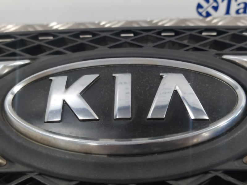 Recambio de rejilla delantera para kia cee´d 1.6 crdi cat referencia OEM IAM 863501000  