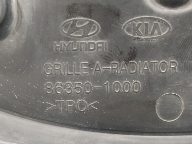 Recambio de rejilla delantera para kia cee´d 1.6 crdi cat referencia OEM IAM 863501000  