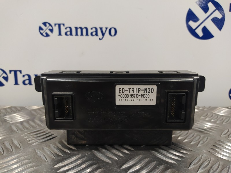 Recambio de mando multifuncion para kia cee´d 1.6 crdi cat referencia OEM IAM 957101H300  