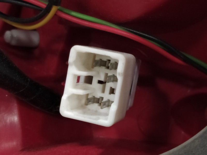 Recambio de piloto trasero izquierdo para kia cee´d 1.6 crdi cat referencia OEM IAM   