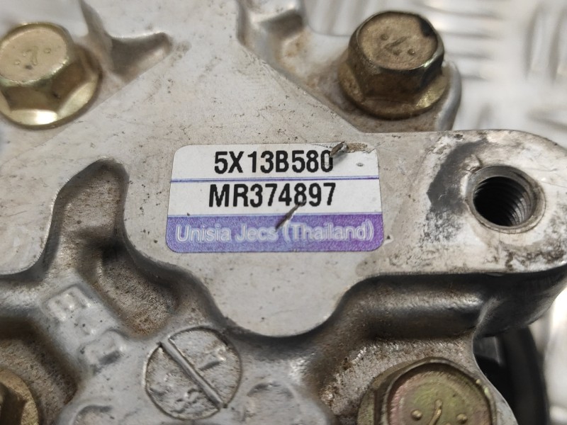 Recambio de bomba servodireccion para mitsubishi l 200 (k60t) 2.5 diesel referencia OEM IAM MR374897  5X13B580