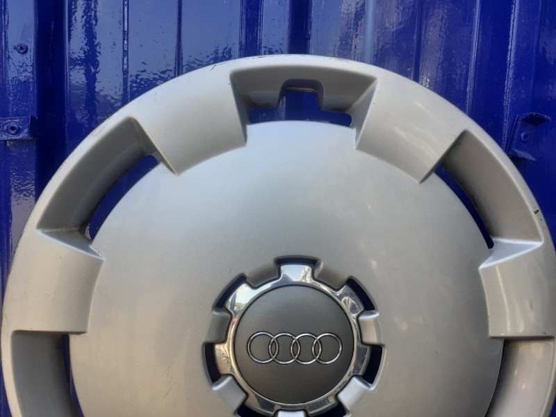 Recambio de tapacubos para audi a3 (8p) 1.2 16v tfsi referencia OEM IAM 8P0601147A  