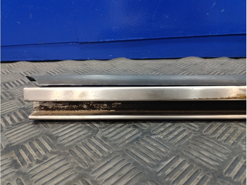 Recambio de soporte / guia puerta corredera para iveco 35s13 2.8d referencia OEM IAM   