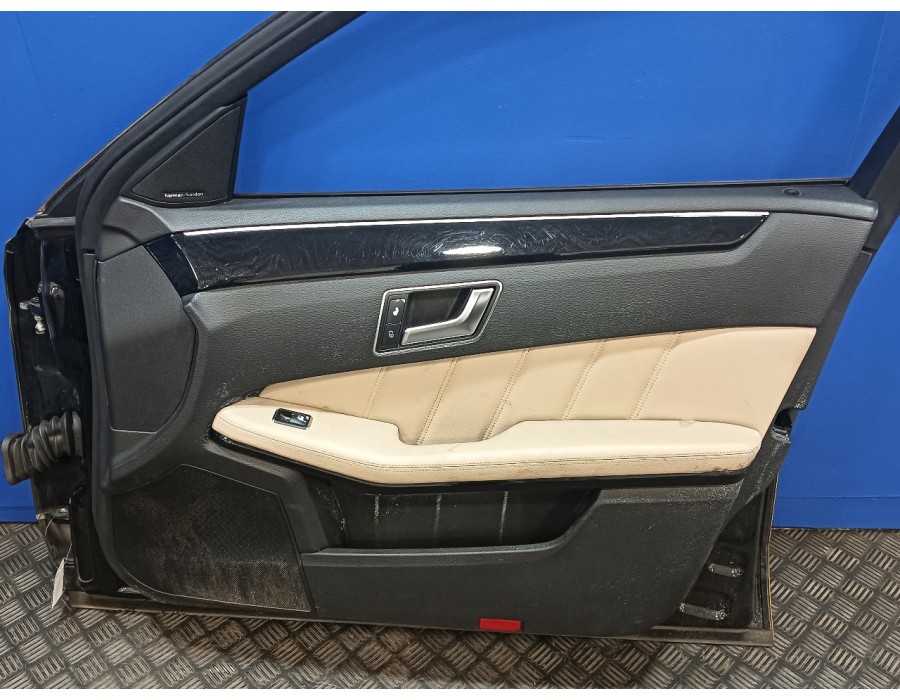 Recambio de puerta delantera derecha para mercedes-benz clase e (w212) lim. 3.0 cdi cat referencia OEM IAM   