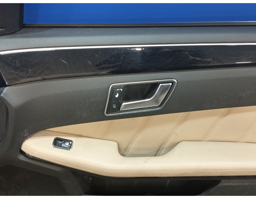 Recambio de puerta delantera derecha para mercedes-benz clase e (w212) lim. 3.0 cdi cat referencia OEM IAM   