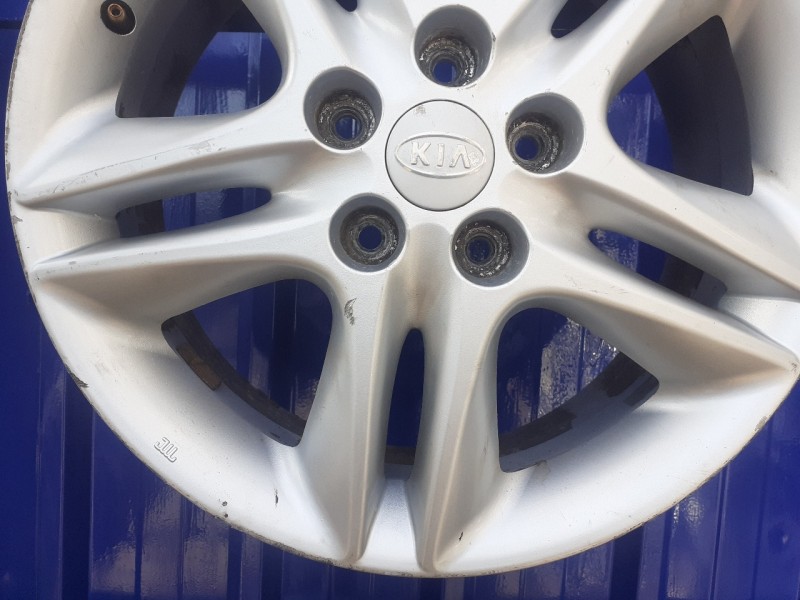 Recambio de llanta para kia cee´d 1.6 crdi cat referencia OEM IAM 529101H300  