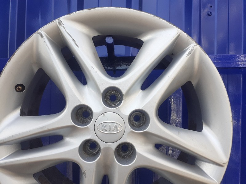 Recambio de llanta para kia cee´d 1.6 crdi cat referencia OEM IAM 529101H300  