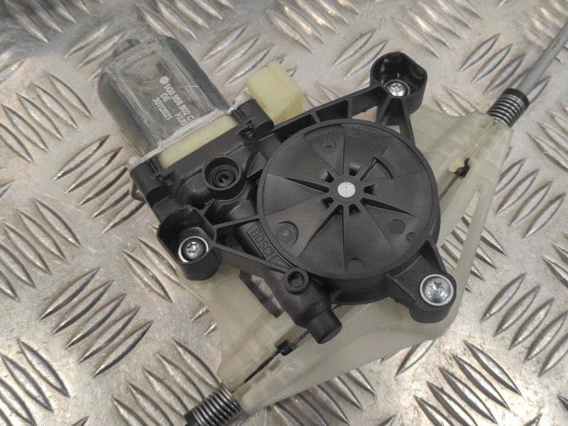 Recambio de elevalunas delantero derecho para cupra formentor km (fm6) referencia OEM IAM 5FF837462A 0130822076 5Q0959802C