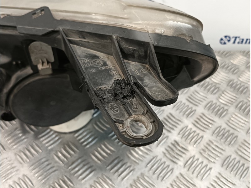 Recambio de faro derecho para fiat fiorino 1.3 16v jtd cat referencia OEM IAM   