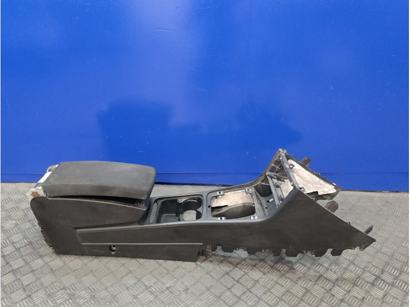 Recambio de consola central para volkswagen passat variant (3c5) 2.0 tdi referencia OEM IAM 3C0863323  3C0858329A