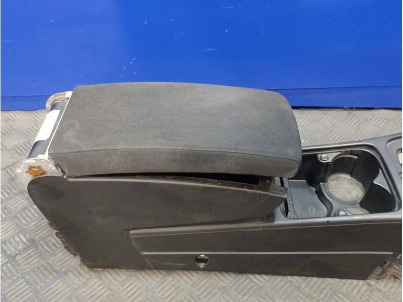 Recambio de consola central para volkswagen passat variant (3c5) 2.0 tdi referencia OEM IAM 3C0863323  3C0858329A