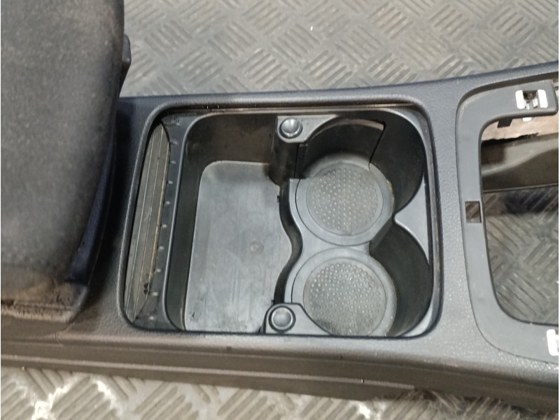 Recambio de consola central para volkswagen passat variant (3c5) 2.0 tdi referencia OEM IAM 3C0863323  3C0858329A