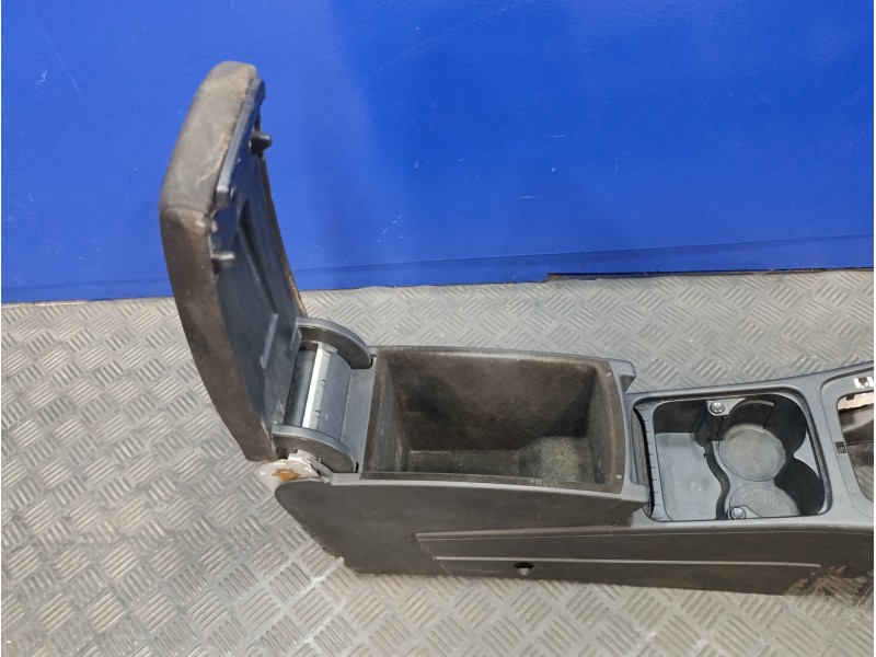 Recambio de consola central para volkswagen passat variant (3c5) 2.0 tdi referencia OEM IAM 3C0863323  3C0858329A
