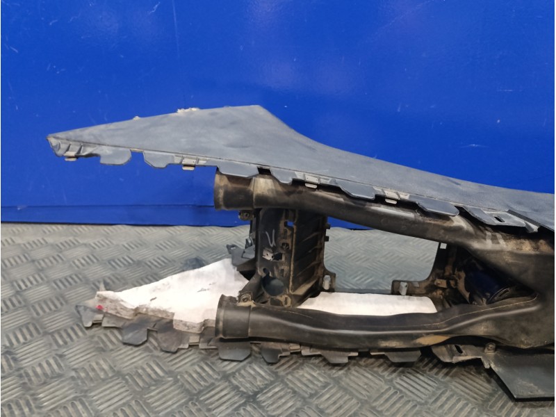 Recambio de consola central para volkswagen passat variant (3c5) 2.0 tdi referencia OEM IAM 3C0863323  3C0858329A