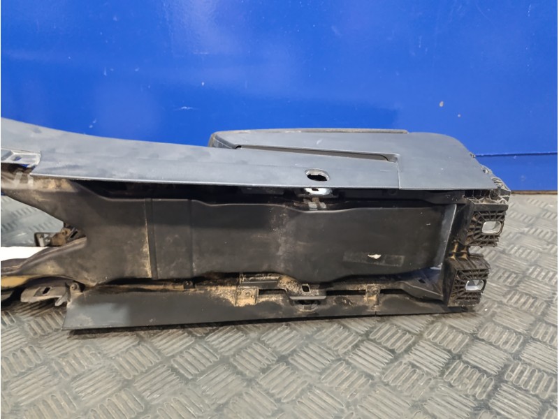 Recambio de consola central para volkswagen passat variant (3c5) 2.0 tdi referencia OEM IAM 3C0863323  3C0858329A