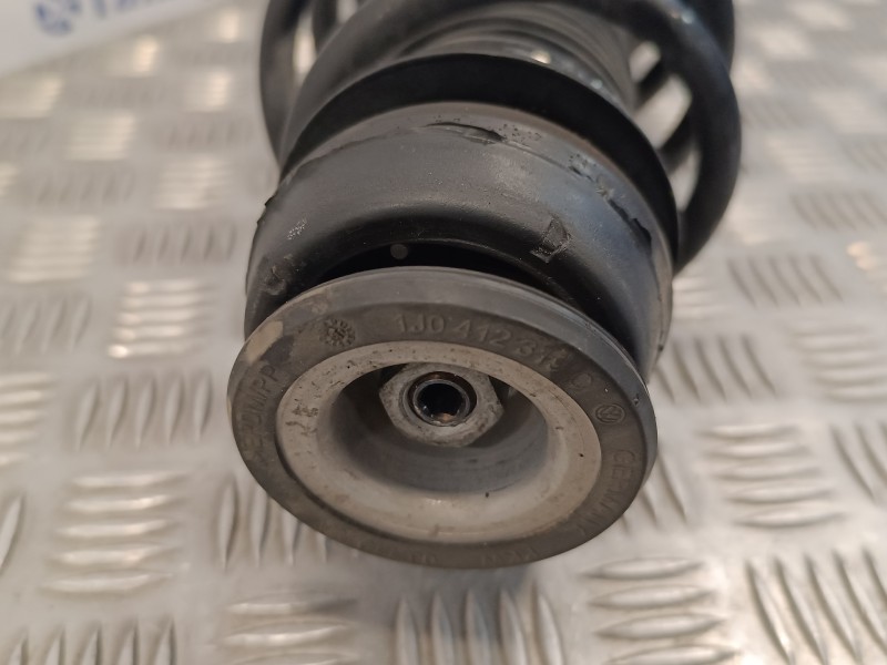 Recambio de amortiguador delantero derecho para volkswagen polo (6r1) 1.6 tdi referencia OEM IAM 6R0413031Q  