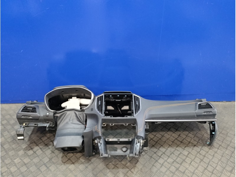 Recambio de salpicadero para subaru xv (g5) sport plus referencia OEM IAM S16600620 66100FL020 66100FL010