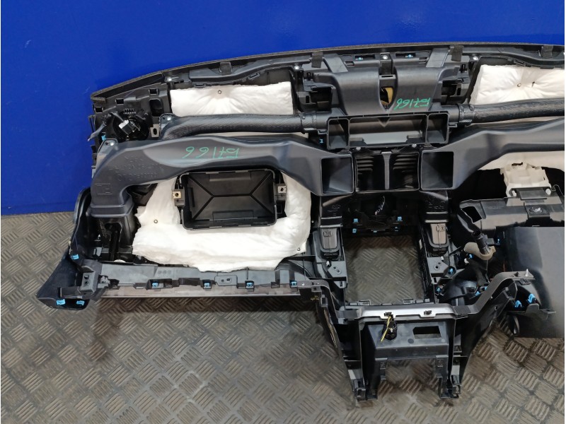 Recambio de salpicadero para subaru xv (g5) sport plus referencia OEM IAM S16600620 66100FL020 66100FL010