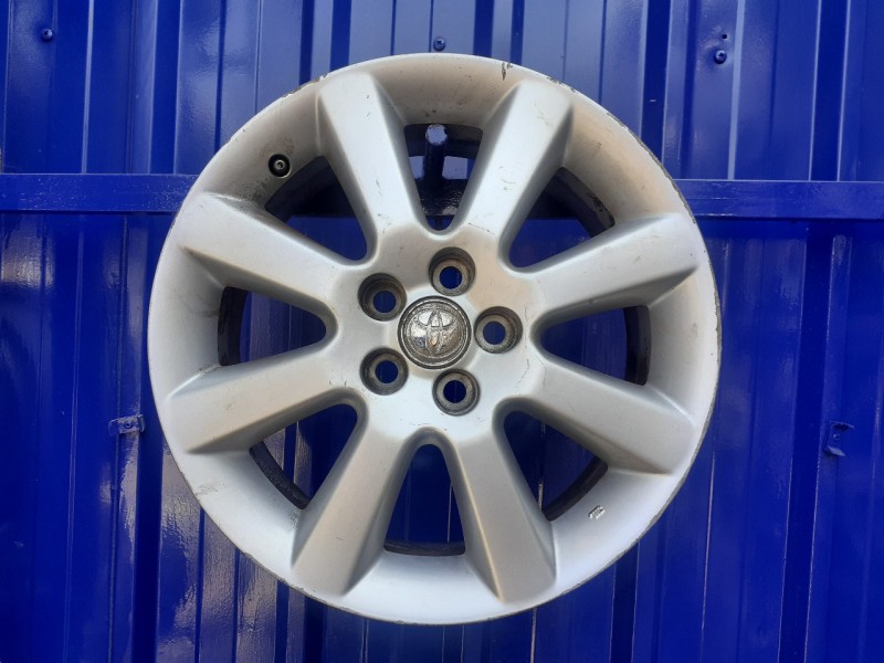 Recambio de llanta para toyota avensis berlina (t25) 2.2 d-4d cat referencia OEM IAM 4261105140B  