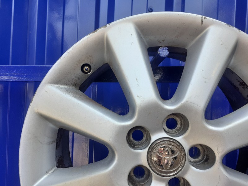 Recambio de llanta para toyota avensis berlina (t25) 2.2 d-4d cat referencia OEM IAM 4261105140B  