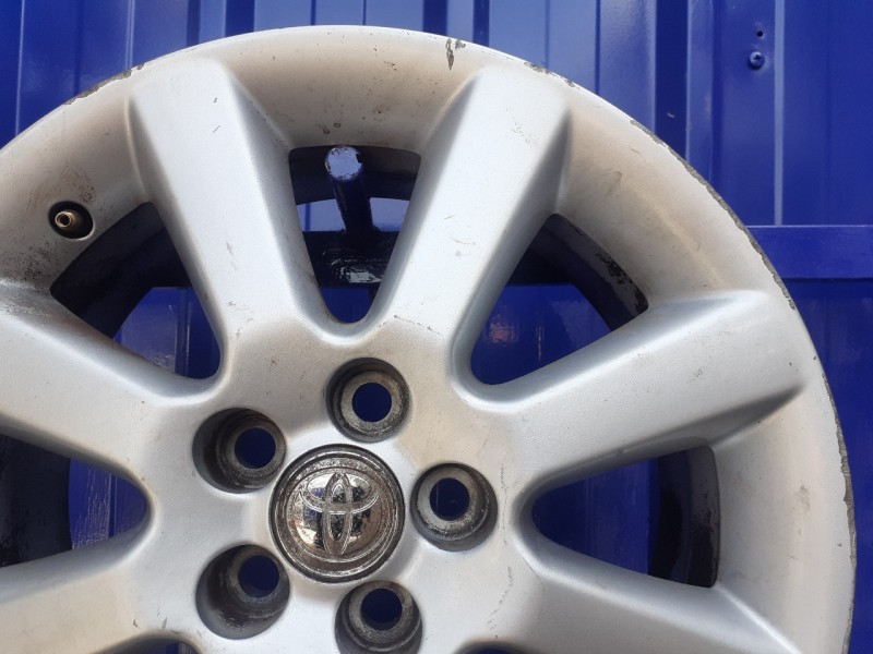 Recambio de llanta para toyota avensis berlina (t25) 2.2 d-4d cat referencia OEM IAM 4261105140B  