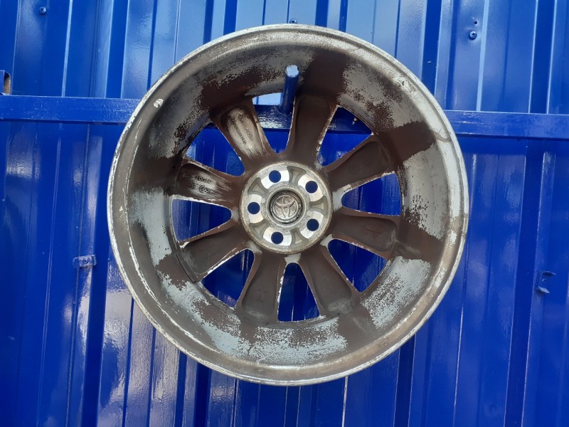 Recambio de llanta para toyota avensis berlina (t25) 2.2 d-4d cat referencia OEM IAM 4261105140B  