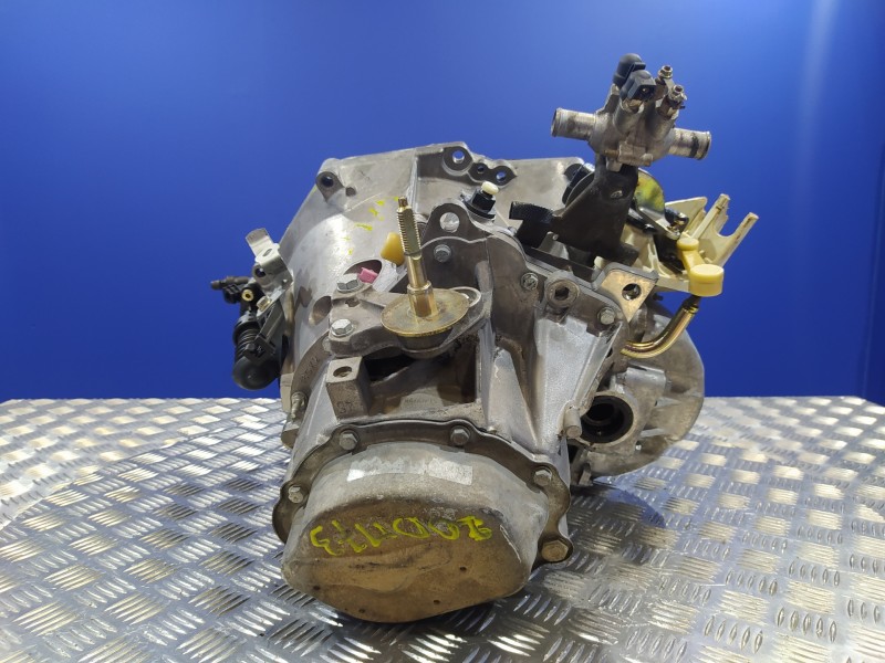 Recambio de caja cambios para peugeot 206 berlina 1.6 hdi fap cat (9hz / dv6ted4) referencia OEM IAM 20DM73  