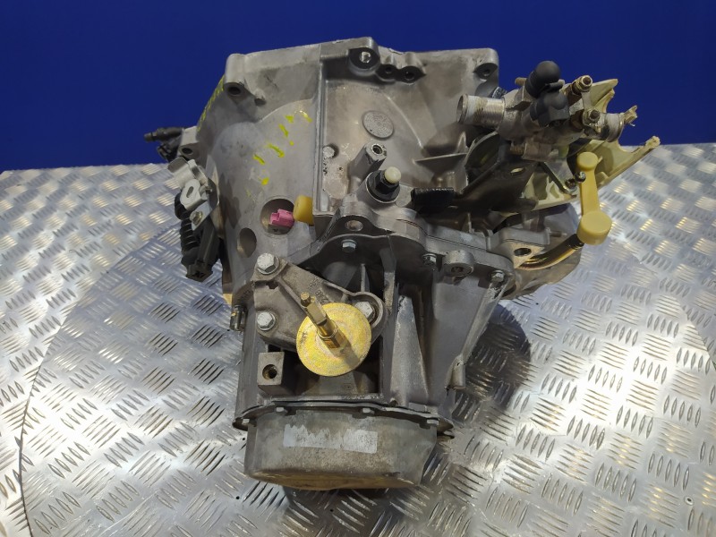 Recambio de caja cambios para peugeot 206 berlina 1.6 hdi fap cat (9hz / dv6ted4) referencia OEM IAM 20DM73  