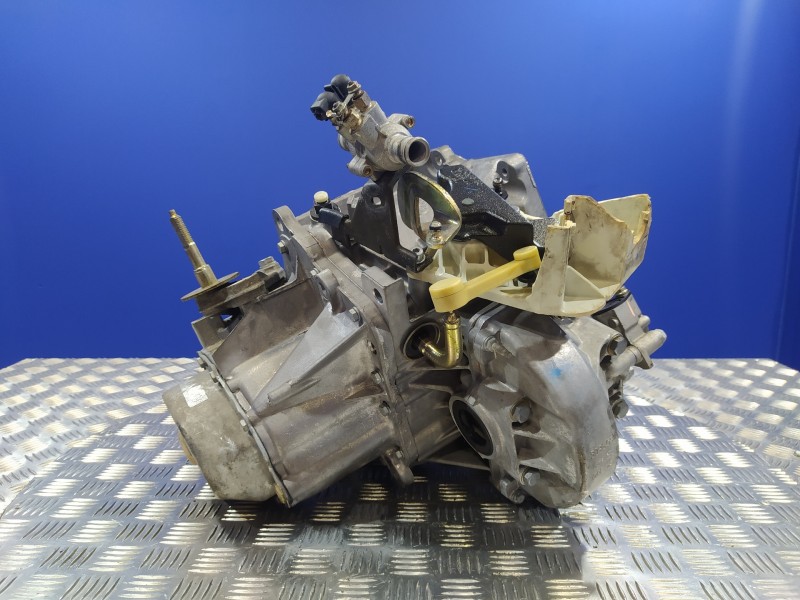 Recambio de caja cambios para peugeot 206 berlina 1.6 hdi fap cat (9hz / dv6ted4) referencia OEM IAM 20DM73  