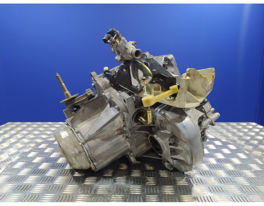 Recambio de caja cambios para peugeot 206 berlina 1.6 hdi fap cat (9hz / dv6ted4) referencia OEM IAM 20DM73  